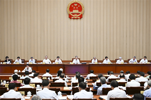 趙樂際主持十四屆全國人大常委會(huì)第五次會(huì)議