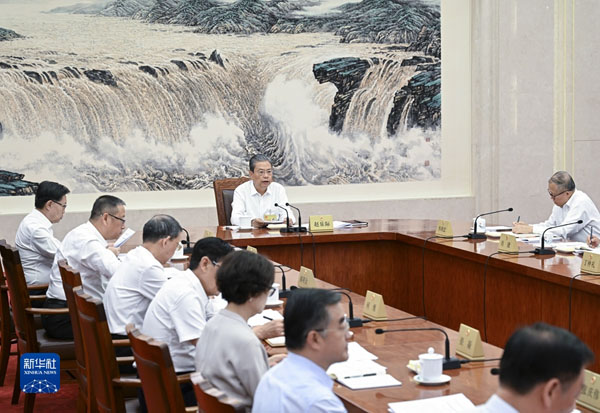 趙樂(lè)際主持全國(guó)人大常委會(huì)第十一次委員長(zhǎng)會(huì)議