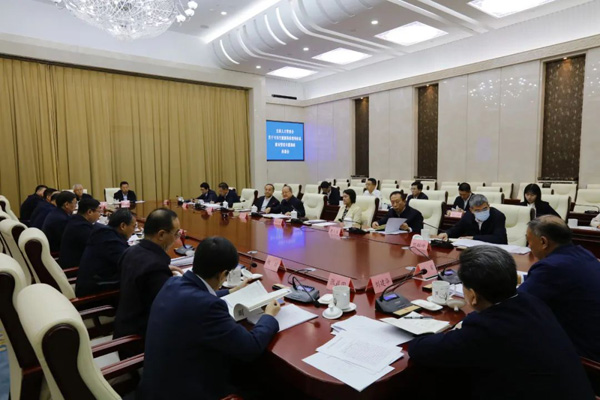  全國人大常委會(huì)委員、環(huán)資委主任委員鹿心社帶隊(duì)在內(nèi)蒙古自治區(qū)開展專題調(diào)研