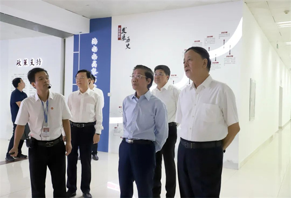  武維華到海南醫(yī)學(xué)院調(diào)研并座談交流