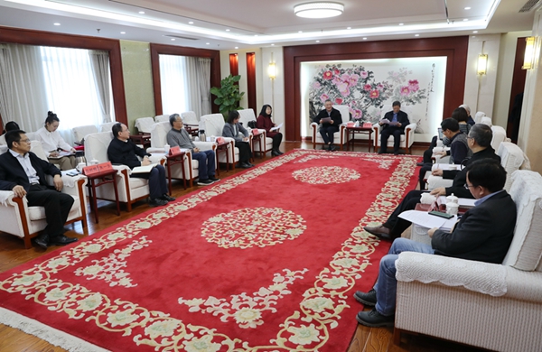 民進(jìn)中央?yún)⒄h理論研究會特邀研究員聘任會議在京召開蔡達(dá)峰出席會議并講話