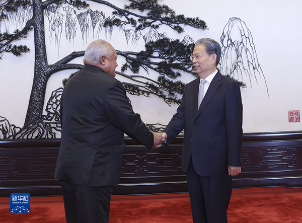  趙樂際會(huì)見薩摩亞議會(huì)議長(zhǎng)帕帕利