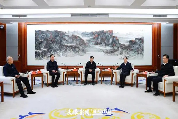  徐麟李炳軍拜會全國人大常委會副委員長何維