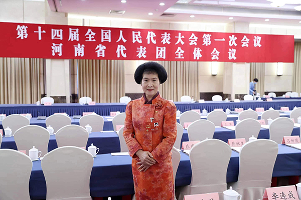  全國(guó)人大代表買世蕊 為“法治”代言 為人民造福