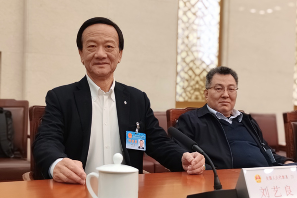  澳門全國人大代表應(yīng)邀列席十四屆全國人大常委會第七次會議