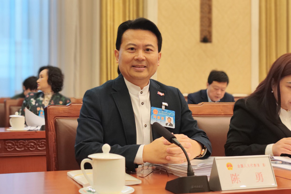  香港全國人大代表應(yīng)邀列席十四屆全國人大常委會第七次會議