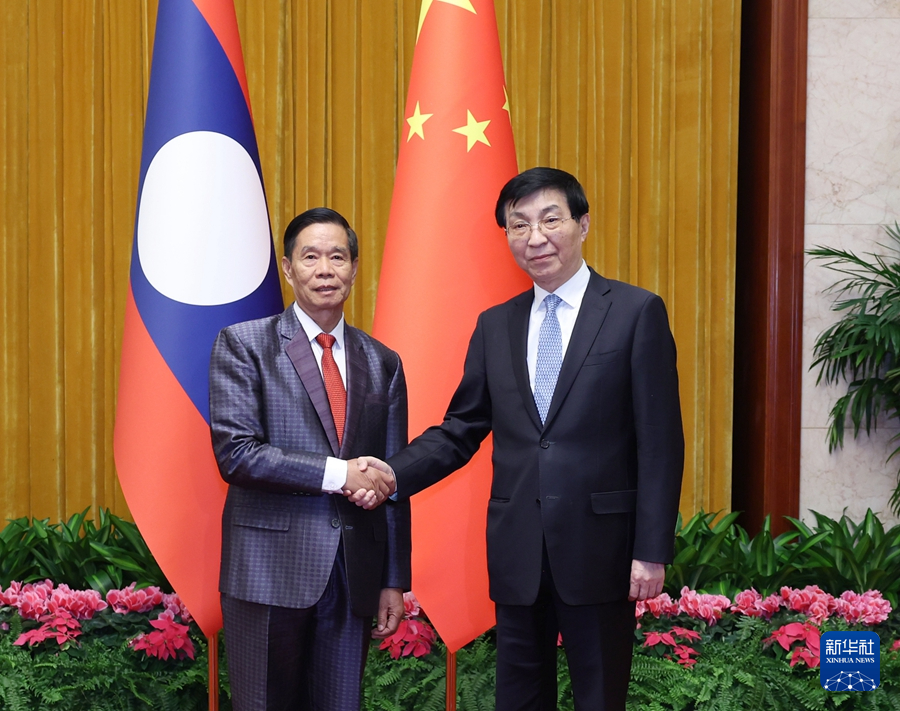 王滬寧會(huì)見老撾建國陣線中央委員會(huì)主席辛拉馮